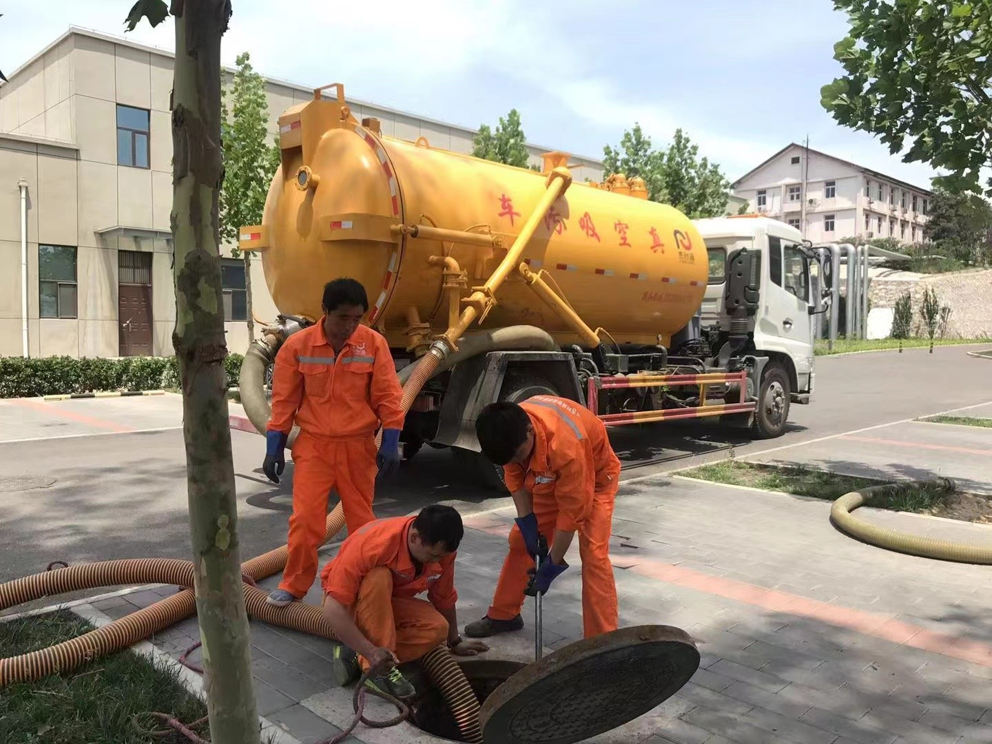 武胜化粪池清理与5-8吨吸粪车施工效率分析